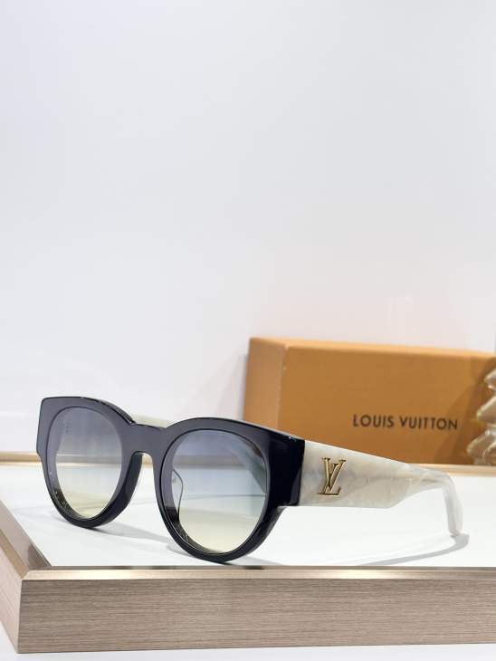 Picture of Louis Vuitton Sunglasses _SKUfw76991378fw